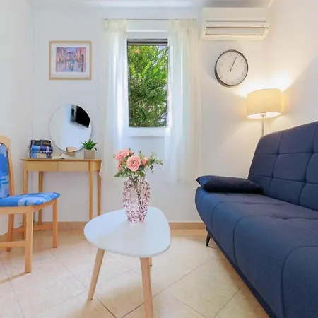 - Comfort One Bedroom G1 Lumbarda